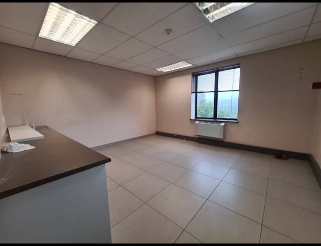 303M² OFFICE TO LET IN MAGALIESSIG